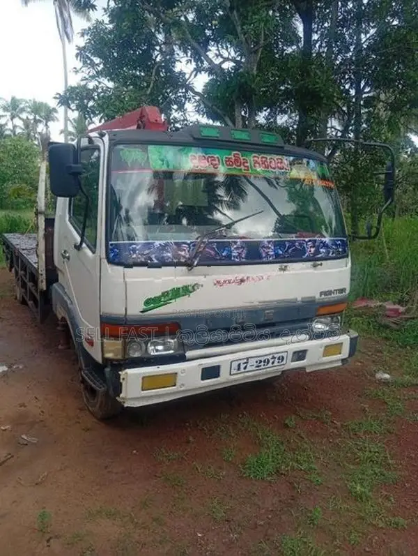 Mitsubishi Fuso Boom Truck 1989