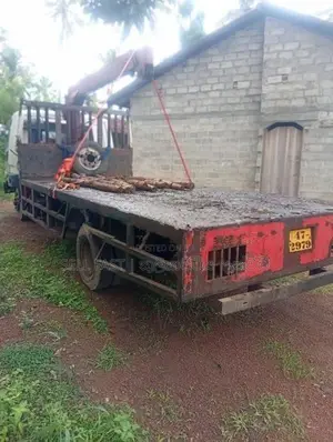Mitsubishi Fuso Boom Truck 1989