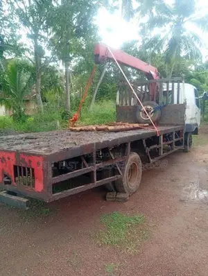 Mitsubishi Fuso Boom Truck 1989