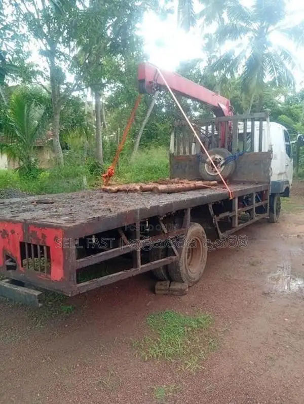 Mitsubishi Fuso Boom Truck 1989