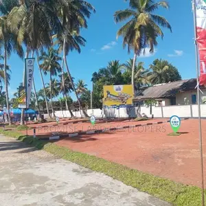 ගාලු පාරටත් ලගින් ලයිසියම් විද්‍යාලය එකම ඉඩම පානදුර වලානෙන් H37