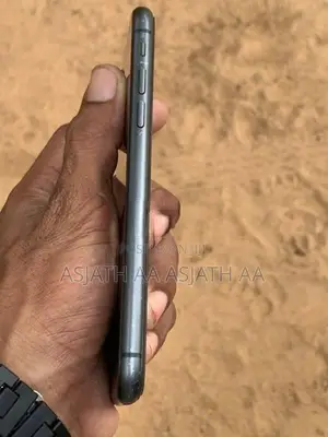 Apple iPhone 11 (Used)