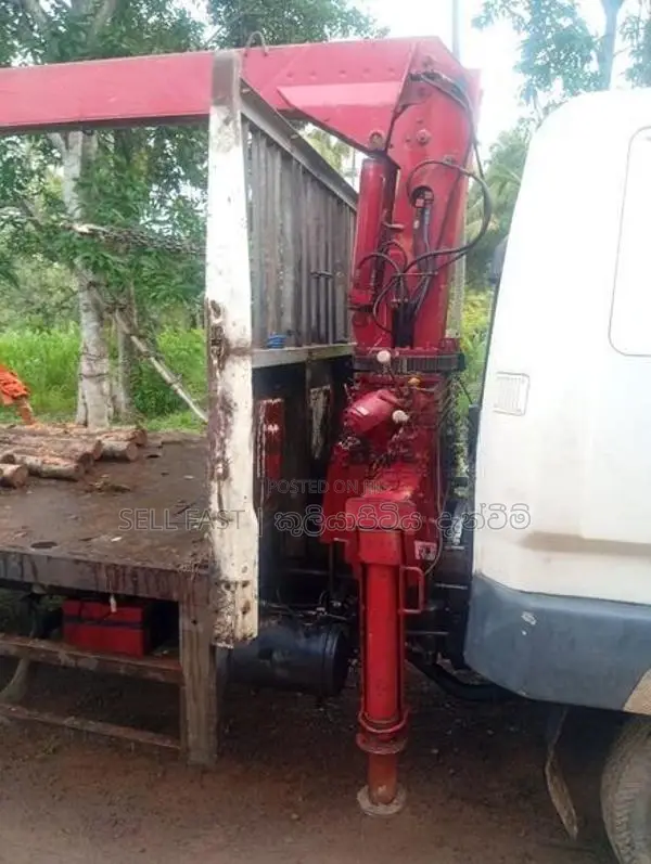 Mitsubishi Fuso Boom Truck 1989