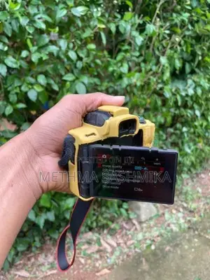 Canon m50 Camera