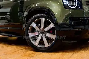 Land Rover Defender X-Dynamic P300e MY 2026