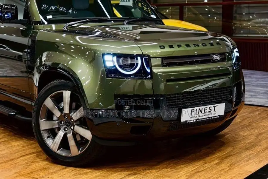 Land Rover Defender X-Dynamic P300e MY 2026