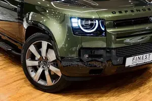 Land Rover Defender X-Dynamic P300e MY 2026