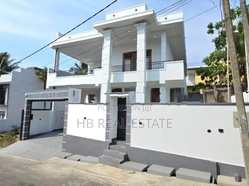 Super Luxury Three Story House for Sale Polgasowita Kahathuduwa