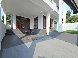 Super Luxury Three Story House for Sale Polgasowita Kahathuduwa