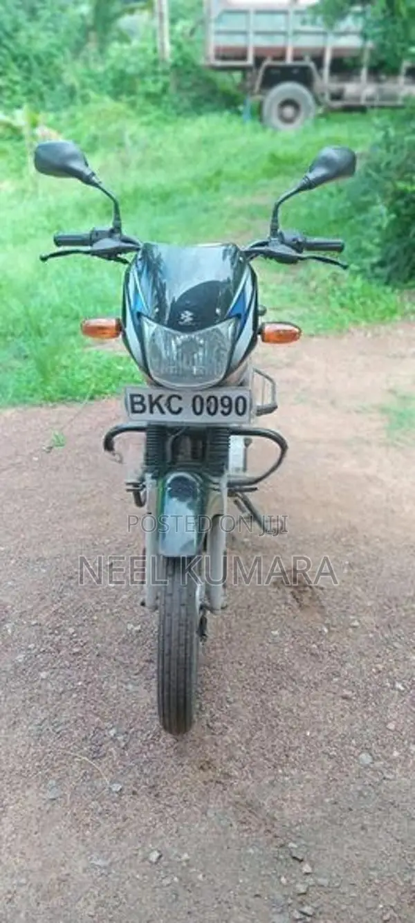 Bajaj CT100 2025