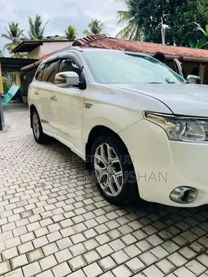 Mitsubishi Outlander 2013