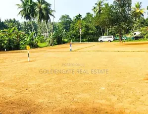 Yakkala නගරයෙන් නුවර පාරට 400m දුරින් ඉඩම