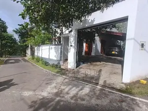 Piliyandala carpet rd facing newly build house for sale .
