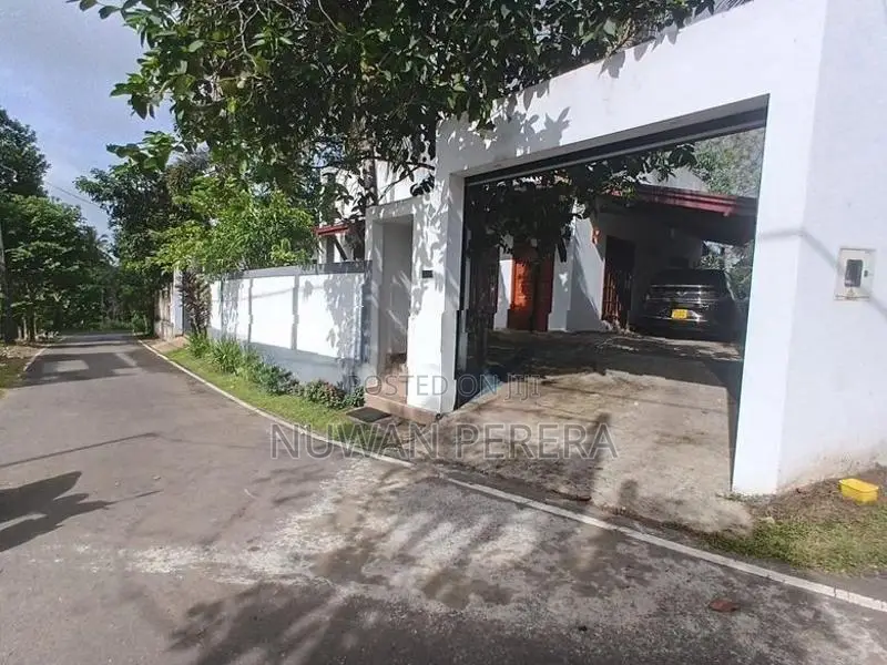 Piliyandala carpet rd facing newly build house for sale .