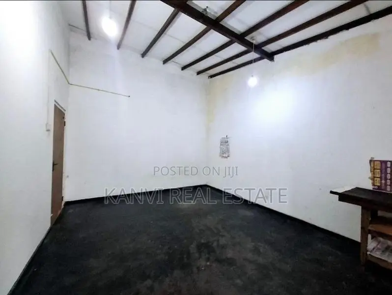 Room For Rent In Mount Lavinia temples road (Girls Only )