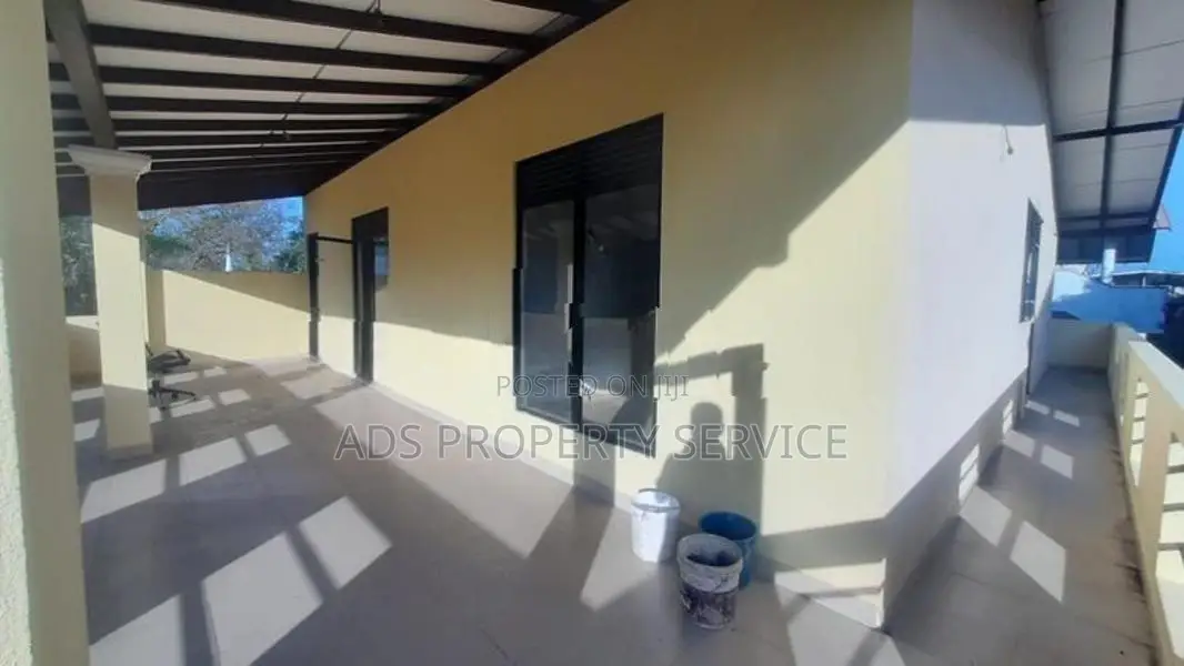 3 beds 2 baths upper floor house (near KDU) for rent in Kandawala Road