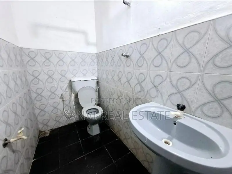 Room For Rent In Mount Lavinia temples road (Girls Only )