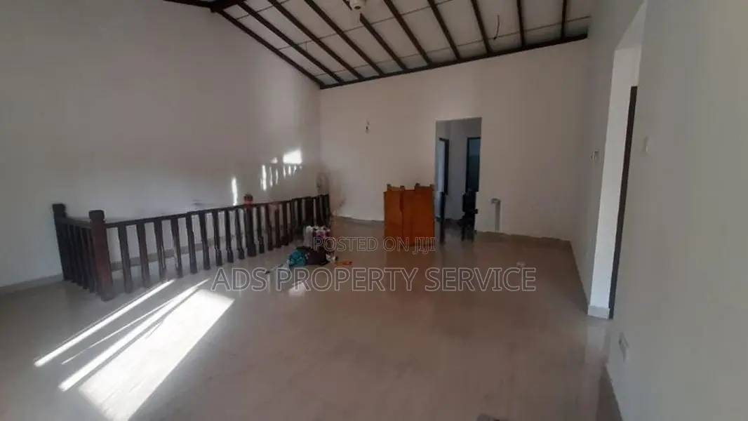 3 beds 2 baths upper floor house (near KDU) for rent in Kandawala Road