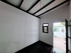 Room For Rent In Mount Lavinia temples road (Girls Only )