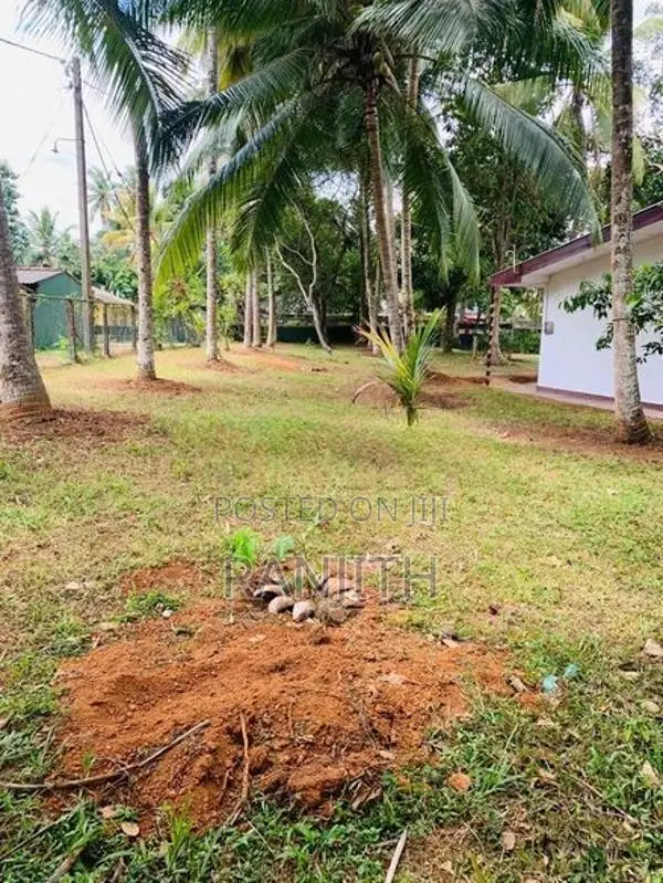 Land with House for Sale - Kadawatha
