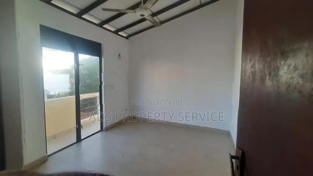 3 beds 2 baths upper floor house (near KDU) for rent in Kandawala Road
