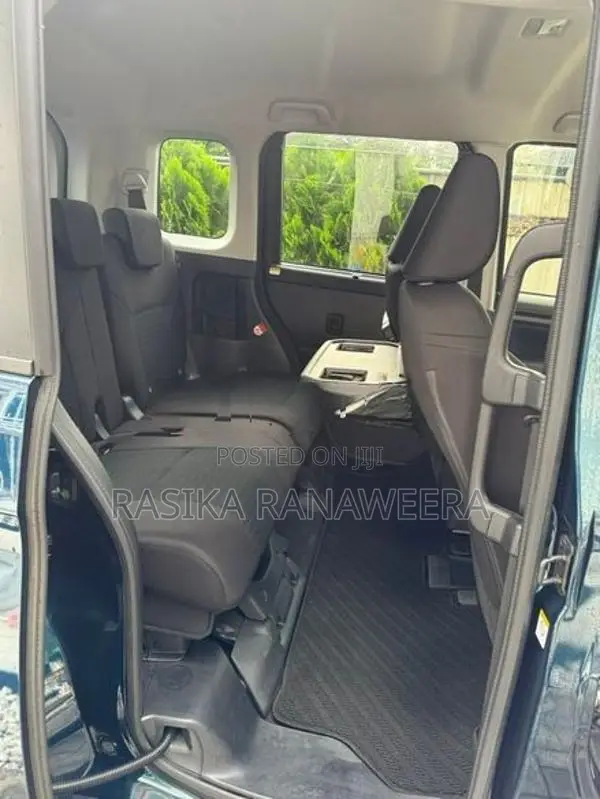 Toyota Roomy Custom G Turbo 2023
