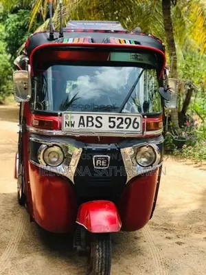 Bajaj RE 2018