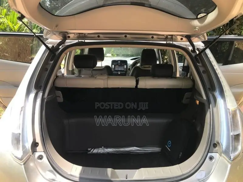 Nissan Leaf ZE0 2012