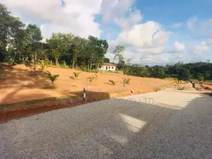 අලුත්ගම මතුගම ප්‍රධාන පාරට මුහුනලා බිම් කොටස්
