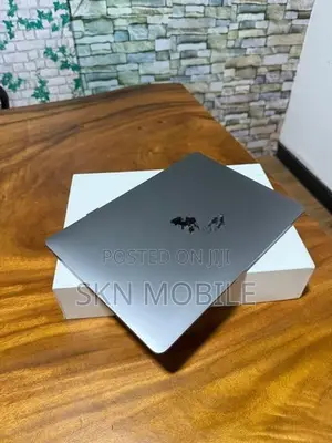 Apple M1 Air 8GB 256GB 13”