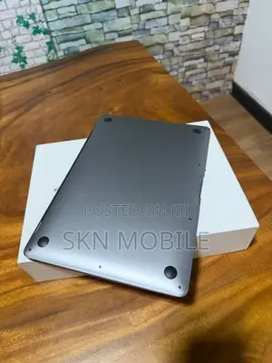 Apple M1 Air 8GB 256GB 13”