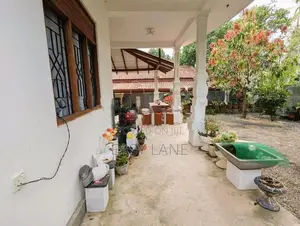 නයිවල දෙවලපොලින් තෙමහල් නිවසක් විකිණීමට