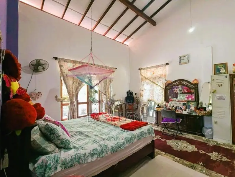 නයිවල දෙවලපොලින් තෙමහල් නිවසක් විකිණීමට