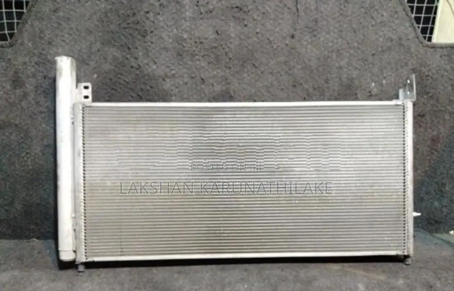 Toyota Prius ZVW30 AC condensor