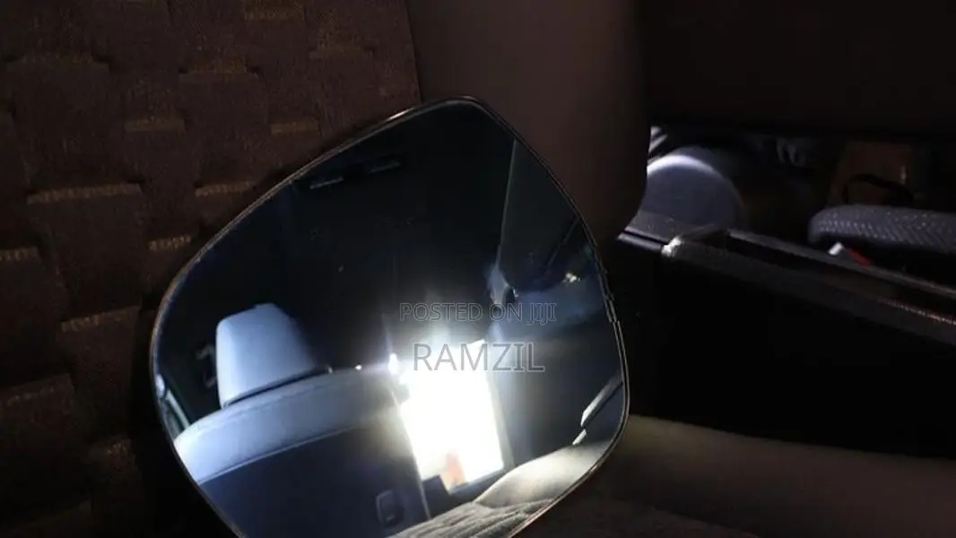 2018 Toyota KDH side mirror