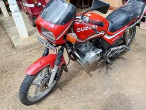 Suzuki GS 125 1999