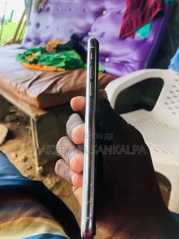 Apple iPhone XS (Used)