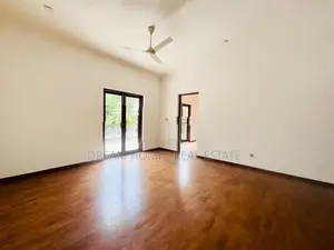 Elegant Two-Storey Family Home with Swimming Pool – Pelawatte