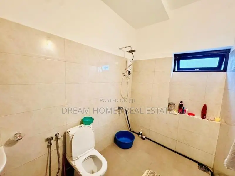 Luxury Two-Story House for Sale in Baththaramulla – Near Parliament