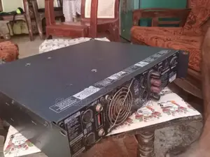 2000 W බෙරින්ජර් ඇම්ප්