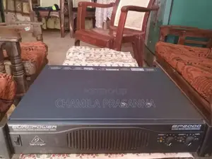 2000 W බෙරින්ජර් ඇම්ප්