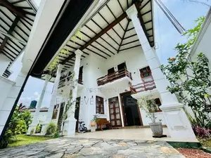 පිළියන්දල නගරය අංගසම්පූර්ණ දෙමහල් නිවසක්