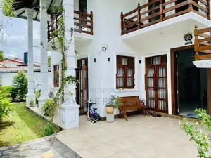 පිළියන්දල නගරය අංගසම්පූර්ණ දෙමහල් නිවසක්