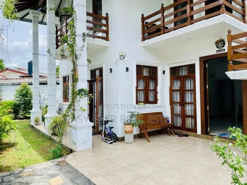 පිළියන්දල නගරය අංගසම්පූර්ණ දෙමහල් නිවසක්