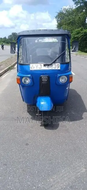 Bajaj RE 2011