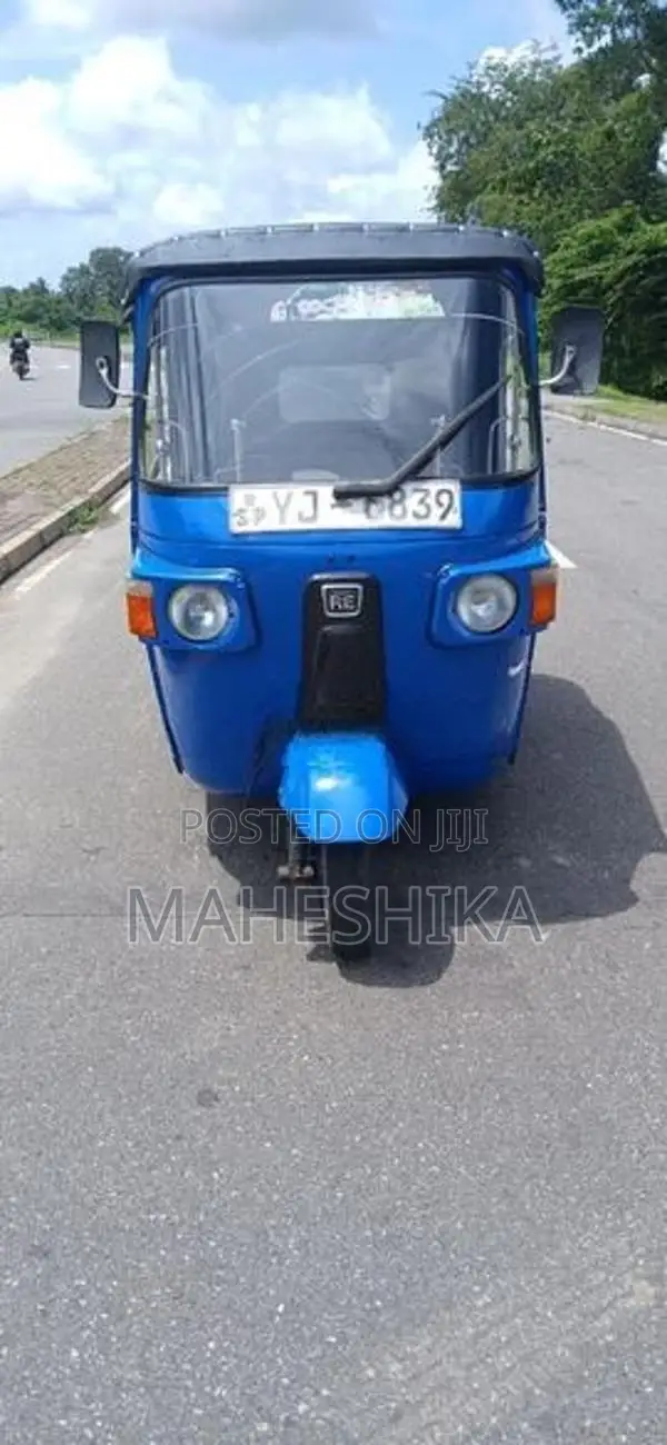 Bajaj RE 2011