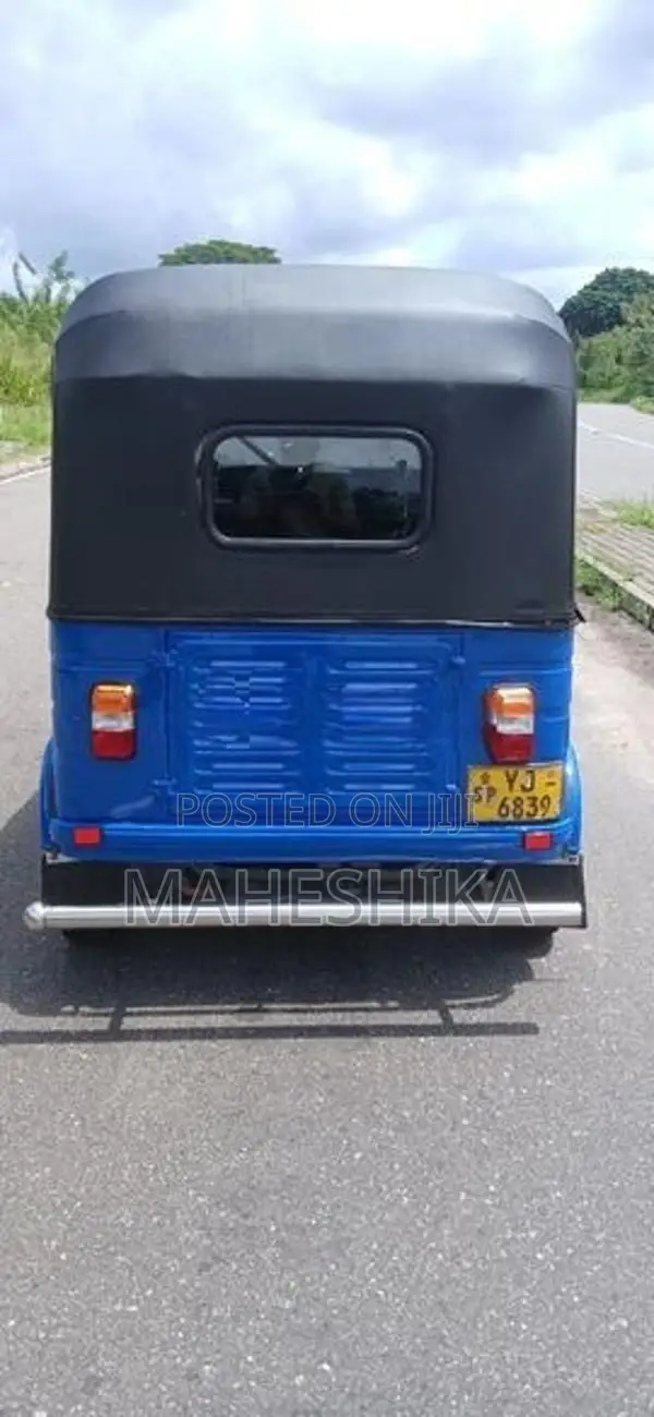 Bajaj RE 2011