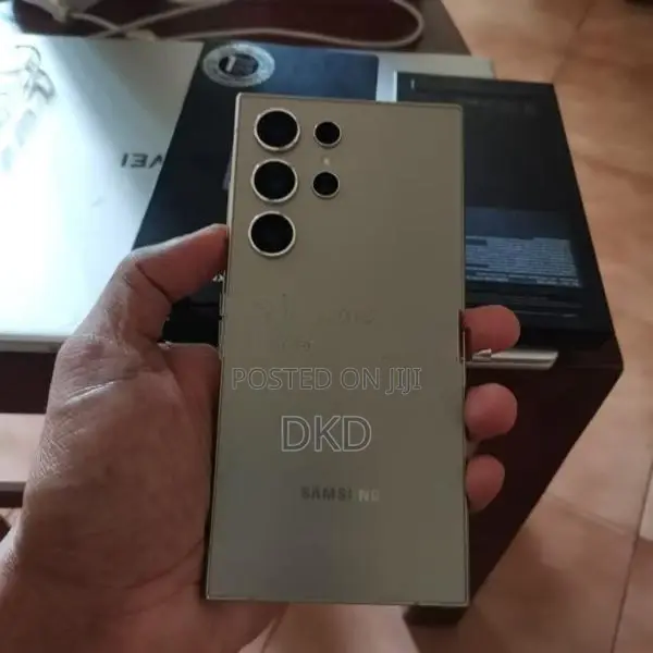 Samsung Galaxy S24 Ultra (Used)