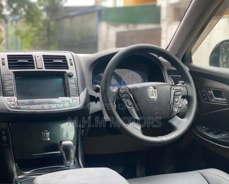 Toyota Crown Royal Saloon 2008