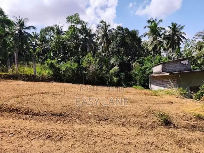 යක්කල නගරයට ඉතාම ආසන්නයෙන් අගනා පර්චස් 15ක බිම් කොටසක්